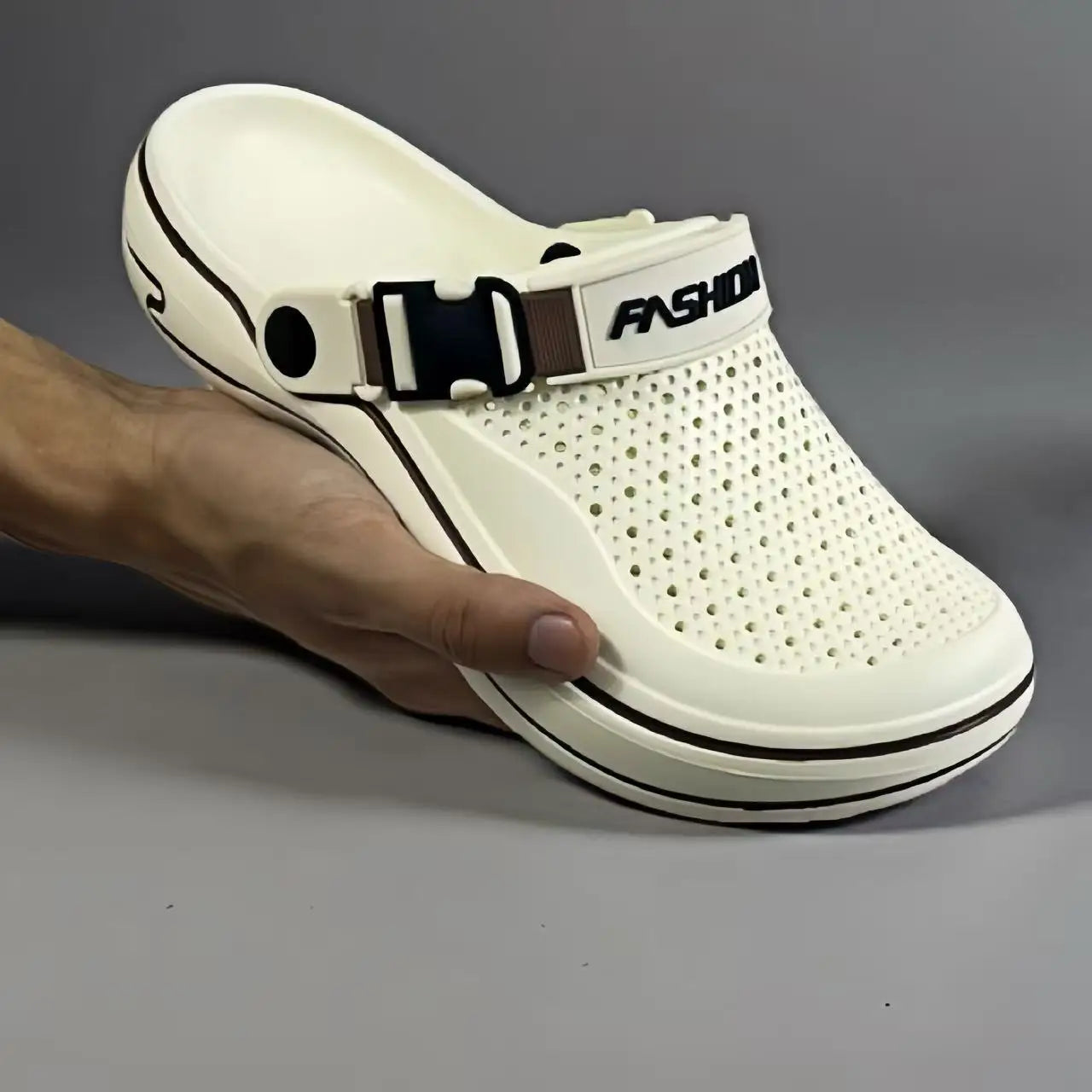 Zapatos transpirables perforados para hombre, pantuflas ligeras y modernas, cómodos para usar en interiores y exteriores.